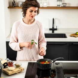 WCSP0009018MBB ΑΝΤΙΚΟΛΛΗΤΙΚΗ ΓΑΛΑΤΙΕΡΑ/SAUCEPAN ΜΕ ΓΥΑΛΙΝΟ ΚΑΠΑΚΙ (1.7Lt) BLACK MARBLE SER (Thumb 25)