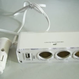 ΠΟΛΥΜΠΡΙΖΟ ΑΝΑΠΤΗΡΑ ΑΥΤΟΚΙΝΗΤΟΥ 1 ΣΕ 3 + USB OEM (Thumb 3)